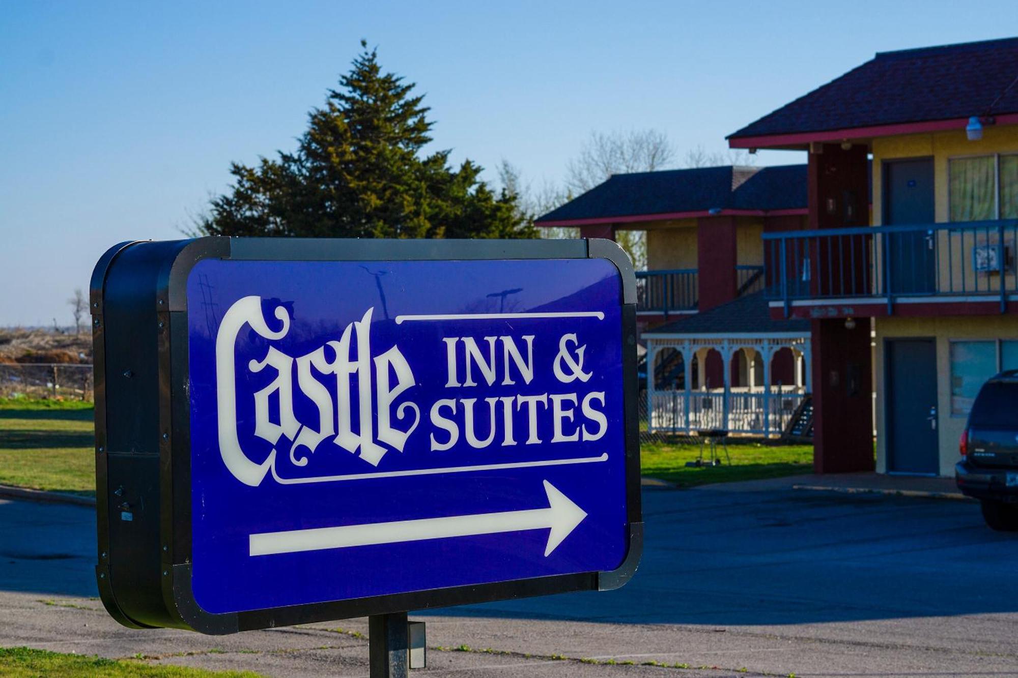Castle Inn & Suites By Oyo Chickasha Exterior foto