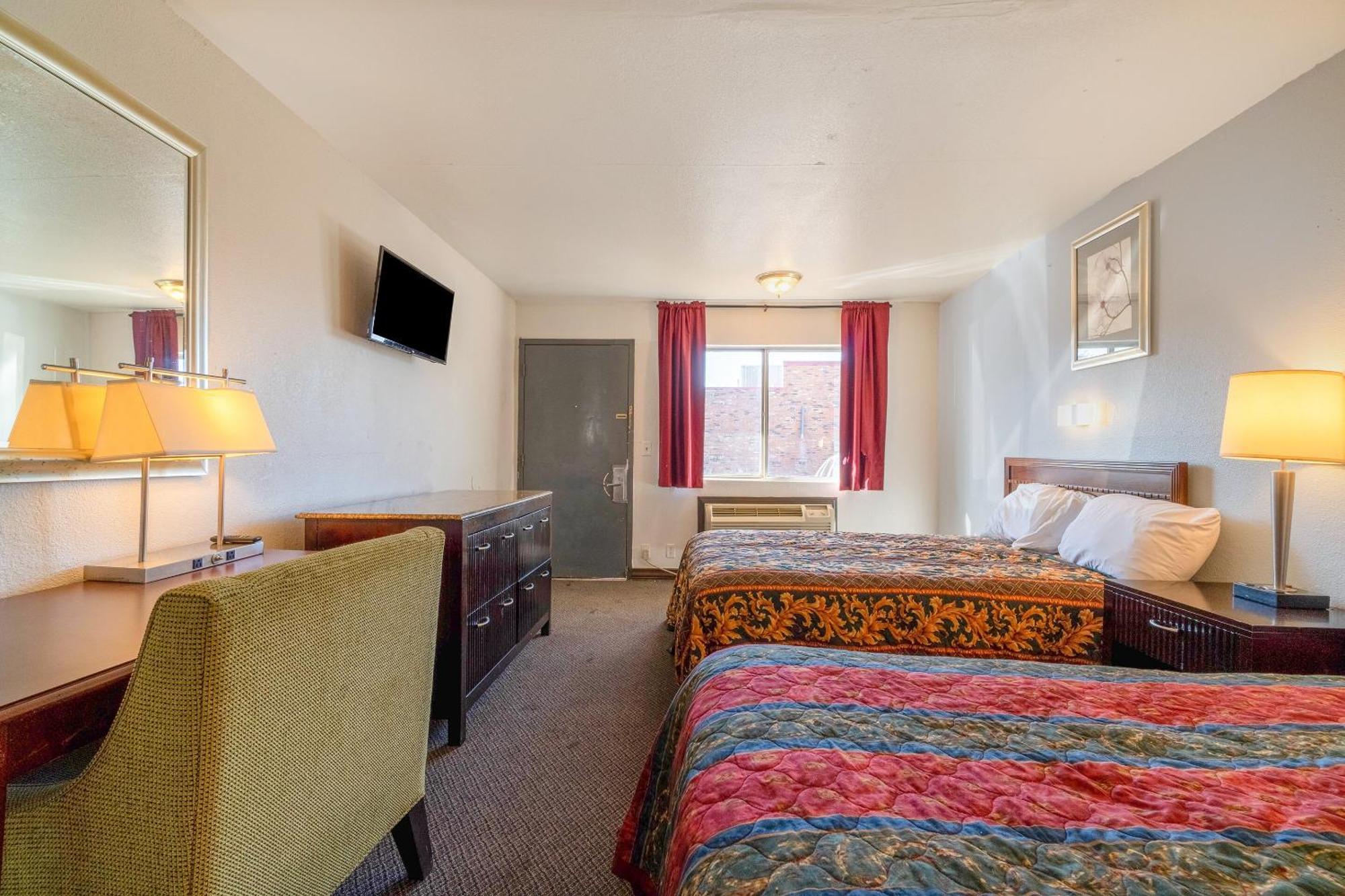 Castle Inn & Suites By Oyo Chickasha Exterior foto
