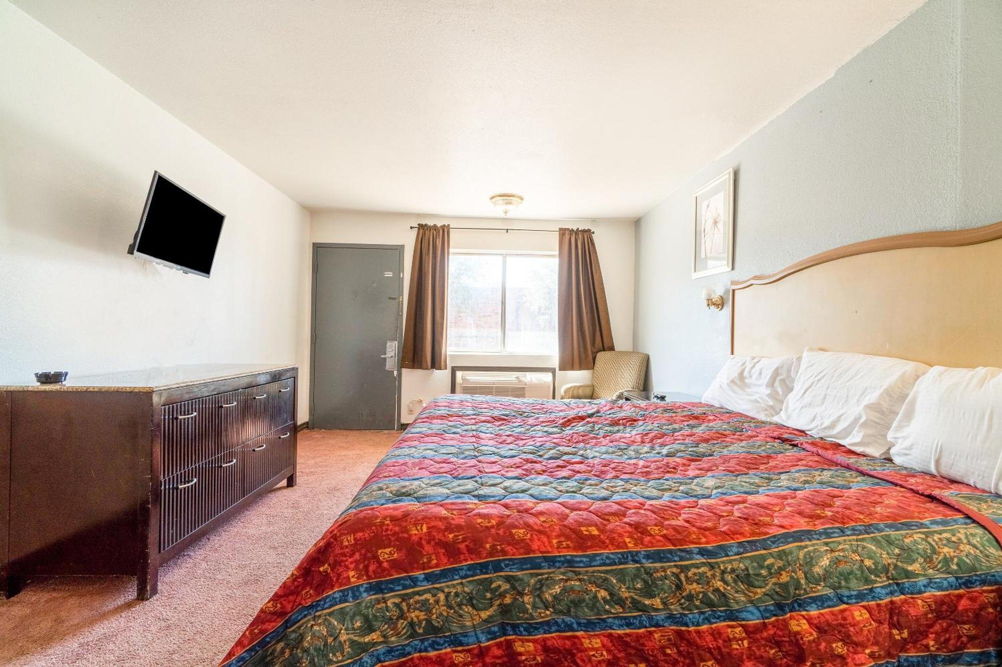 Castle Inn & Suites By Oyo Chickasha Exterior foto