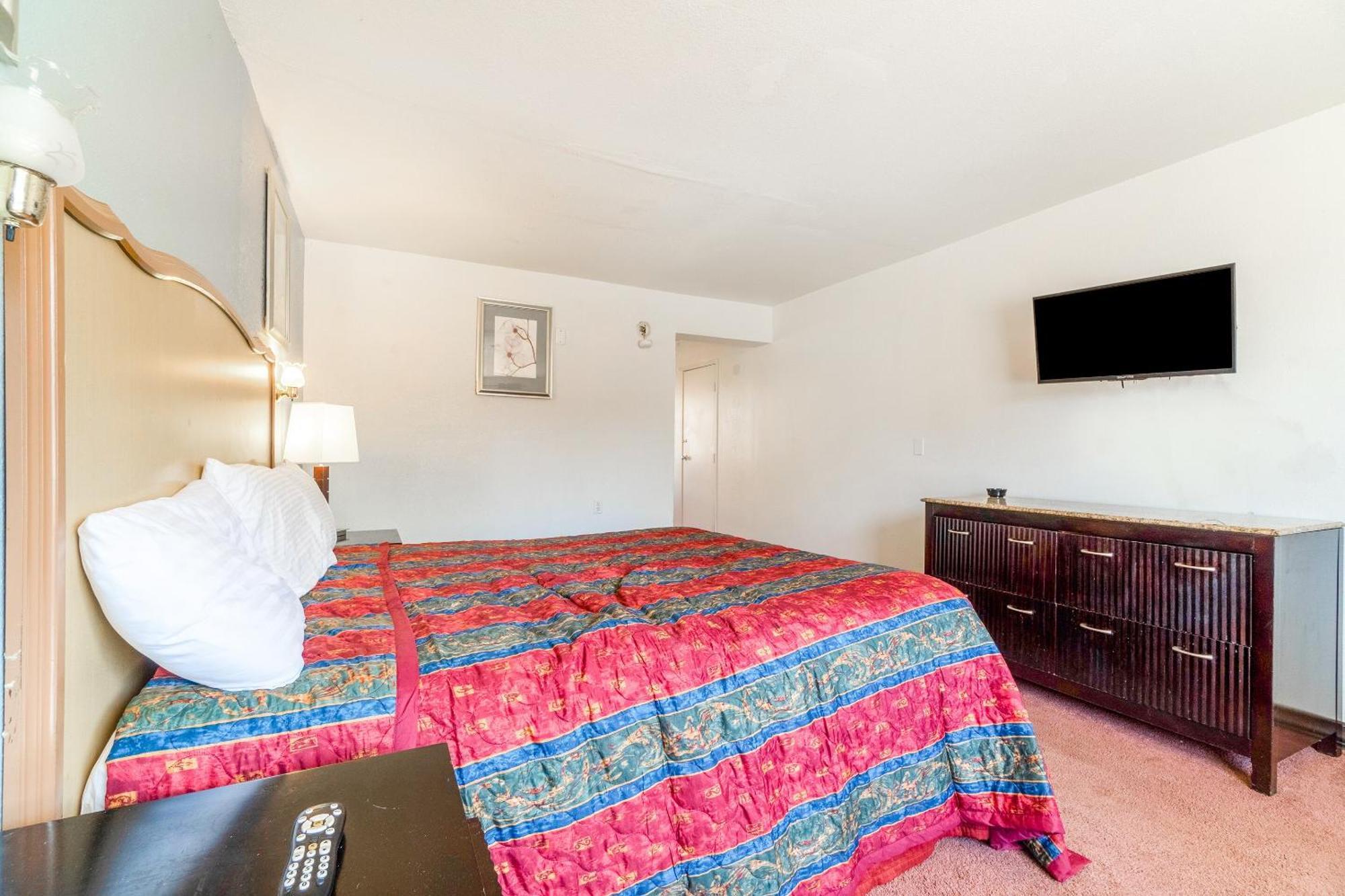 Castle Inn & Suites By Oyo Chickasha Exterior foto
